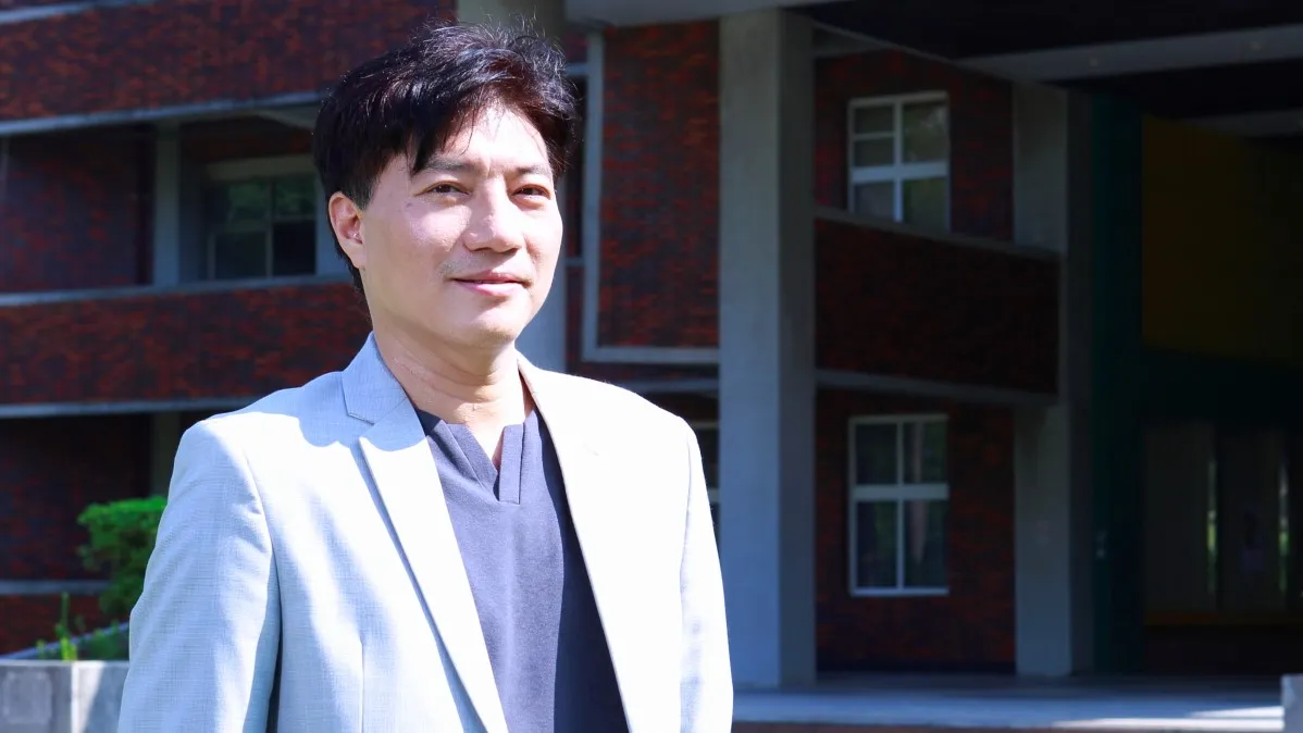 學歷:美國德州大學奧斯汀分校博士、國立台灣大學學士